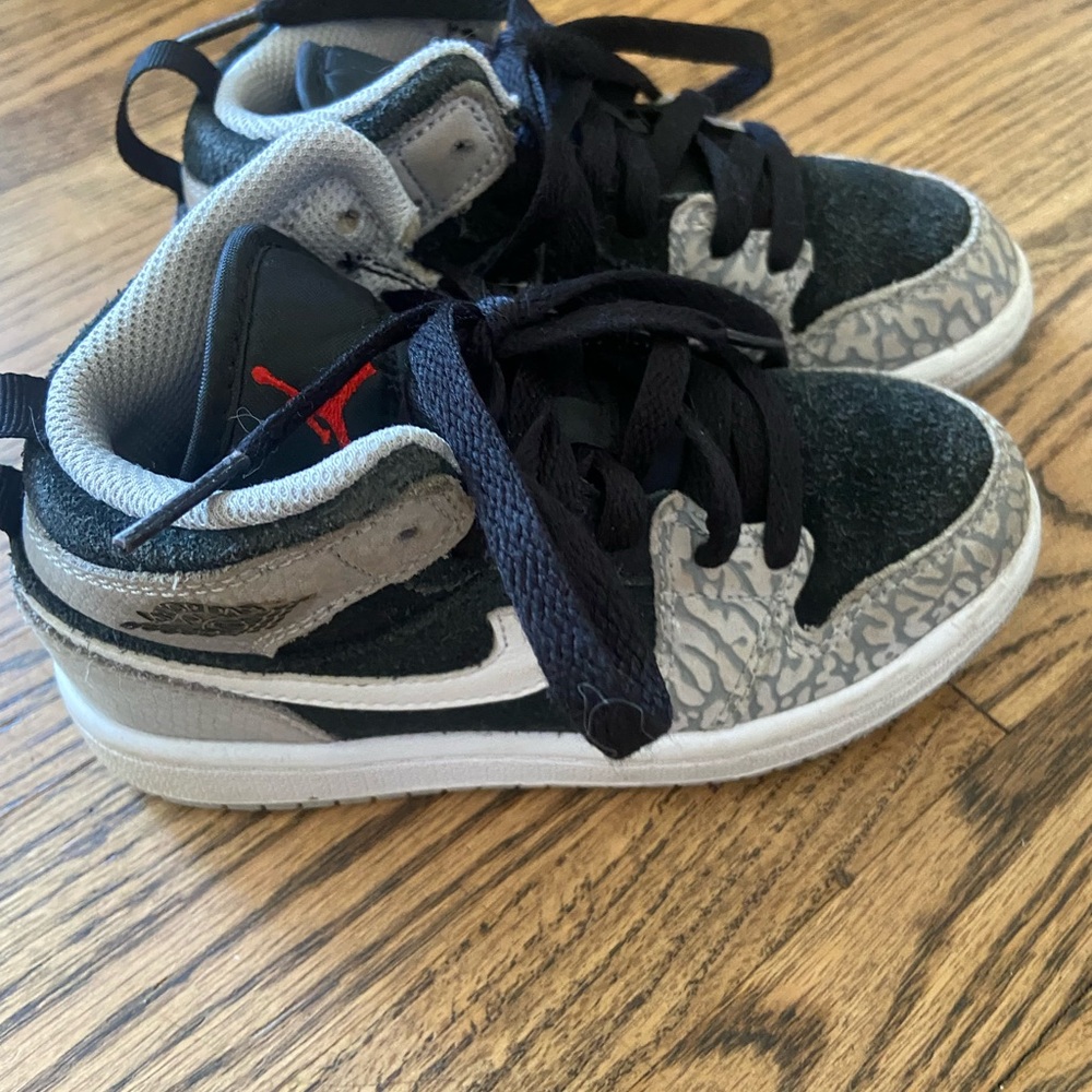 Nike Kids Black and White Sneakers